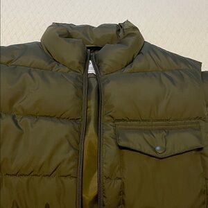 Old Navy Men's Puffer Vest